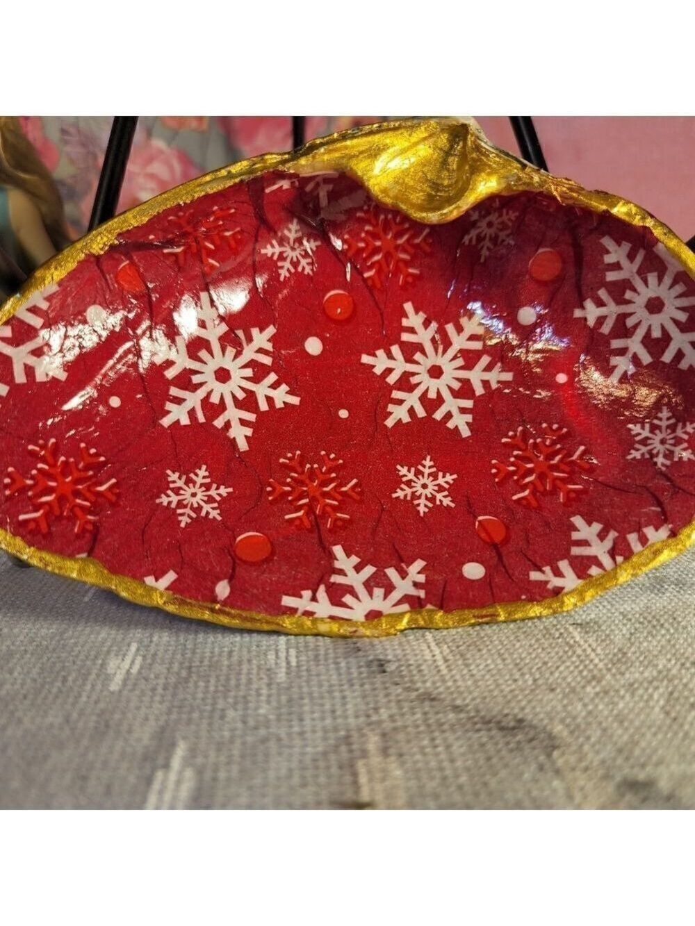 DECOUPAGE CLAM SHELL DECOUPAGE SNOWFLAKES ❄️ ON A CLAM SHELL TRINKET DISH